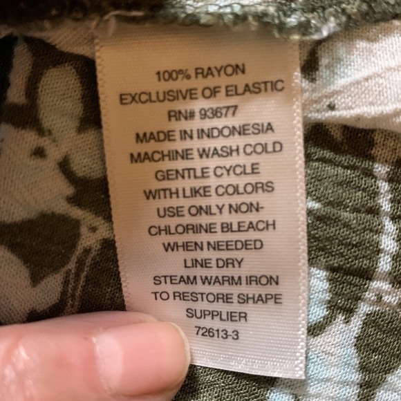 Ana green white and a touch of blue top with fun gathered sleeves very good cond - Picture 4 of 4